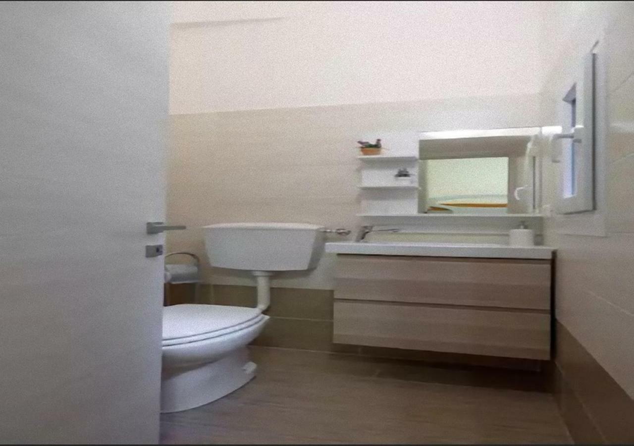 Glad Apartment Специя Екстериор снимка